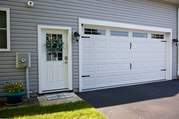 24/7 Emergency Garage Door Panel Replacement experts in Gordon, NE